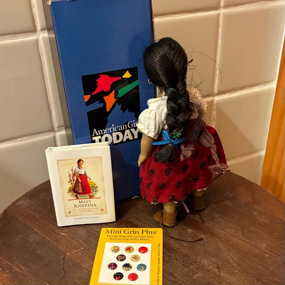 First Edition Pleasant Company Josefina Mini Doll w/ Glass Eyes - Picture 4 of 13